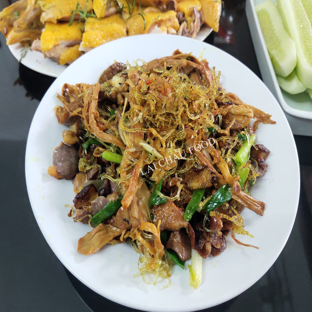 Măng bẹ khô xào lòng gà
